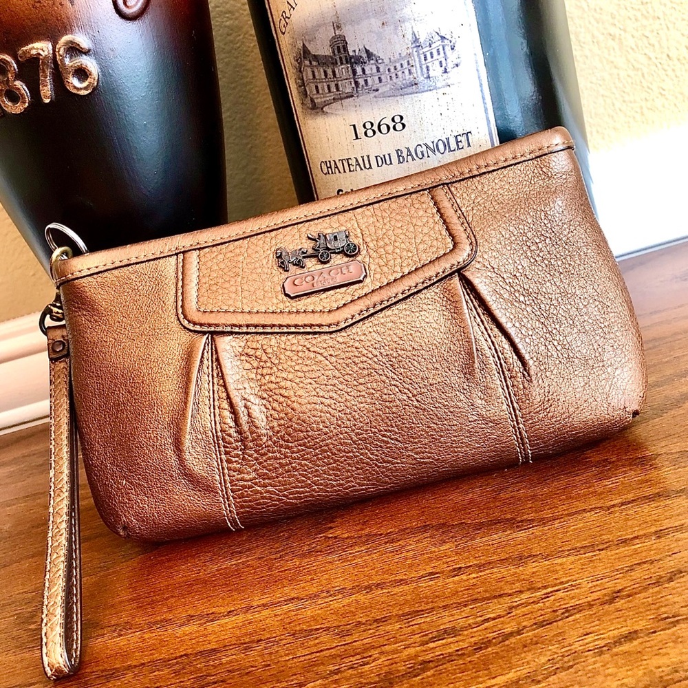 COACH⚡️Auth Metallic Bronze Extra Large Wristlet